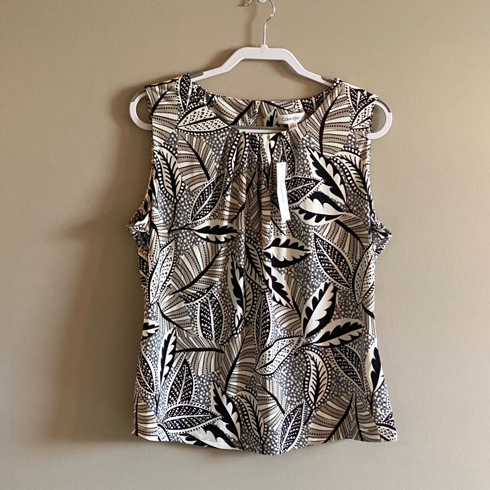 NWT Women’s Calvin Klein Sleeveless Top beige black and white print Size XL